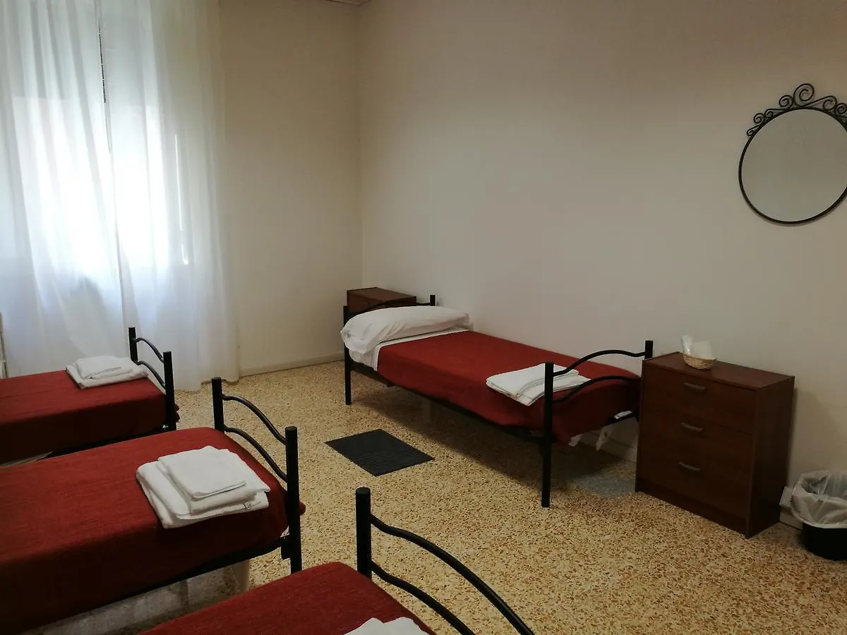 Leda B&B Livorno Italien